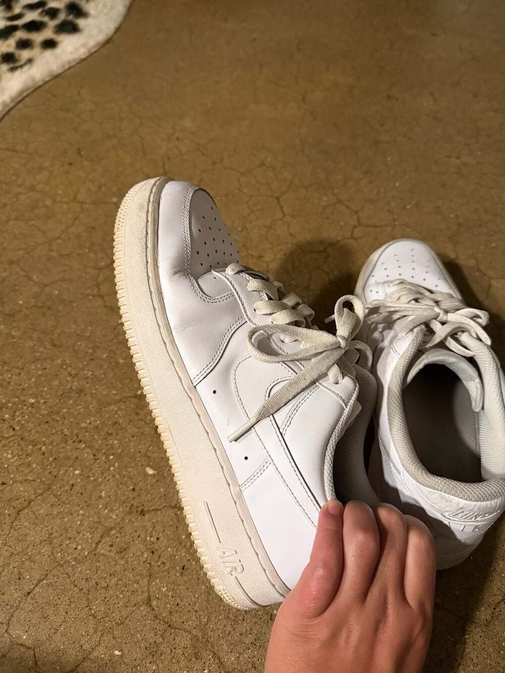 Nike Air Force 1 '07 Size 9.5 White Leather Low Top Sneakers